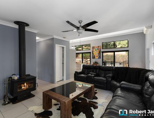 Tranquil Acreage Retreat in Sought-After Doonan image 9