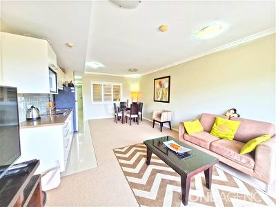 305 / 350 Esplanade, Scarness