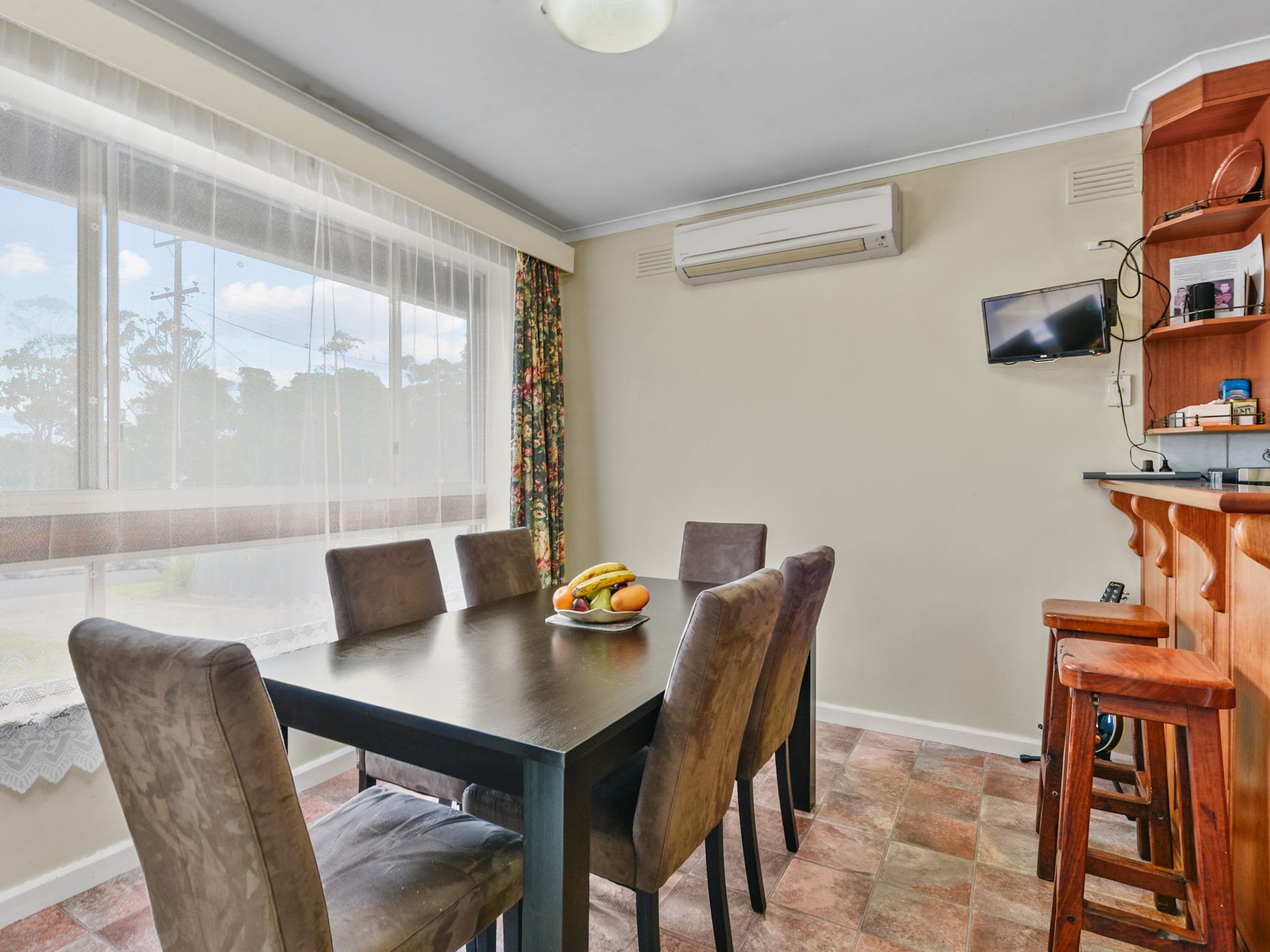 11 Ireland, Millicent