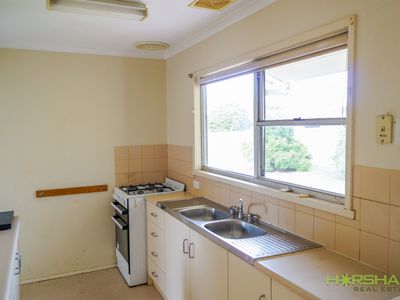 8 Shirley Street, Horsham
