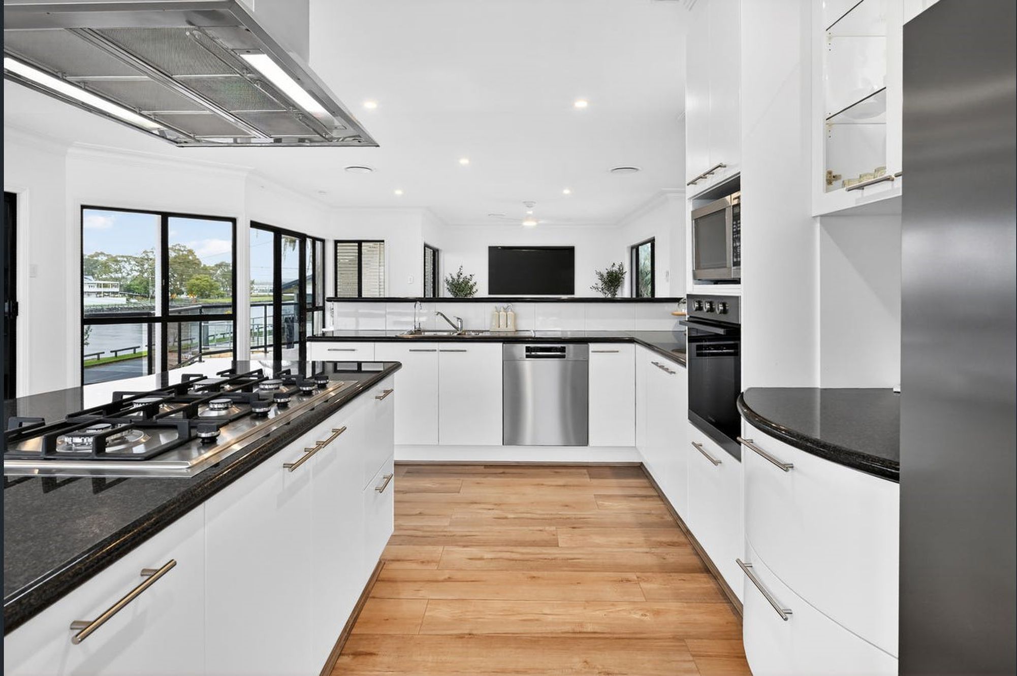 14 Pool Street, Hope Island