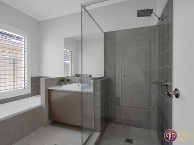 12 Bate Close, Piara Waters