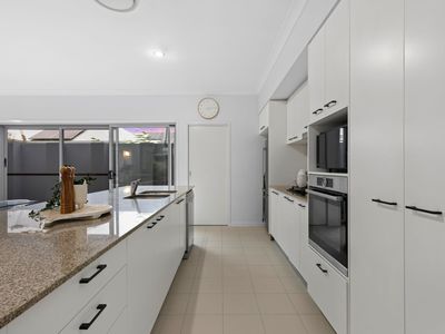 24 24 Barrington Crescent, Wakerley