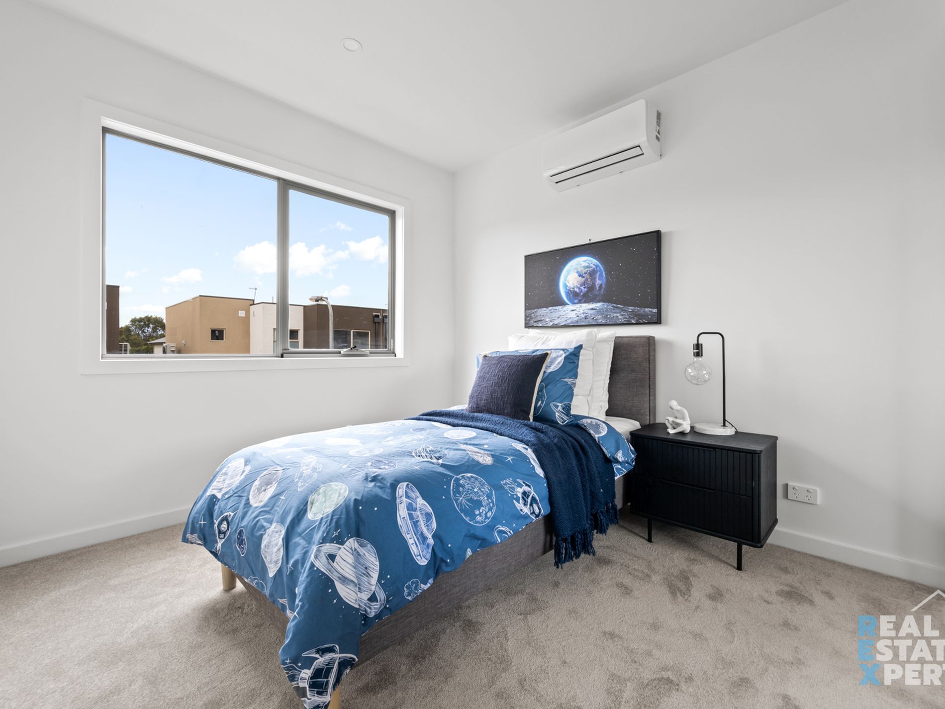 8 Tiger Way, Officer