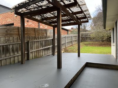 2 / 33 The Avenue, Belmont