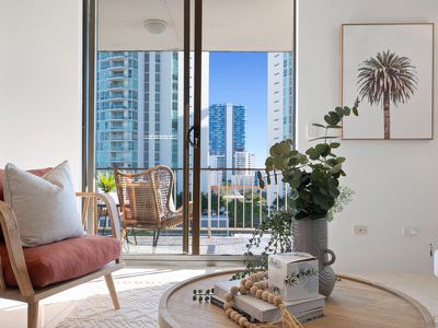 21 / 72 Marine Parade, Southport