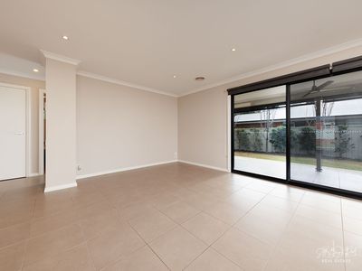 33 WHITELEY CIRCUIT, Baranduda