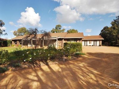 32 Colony Crescent, Dubbo