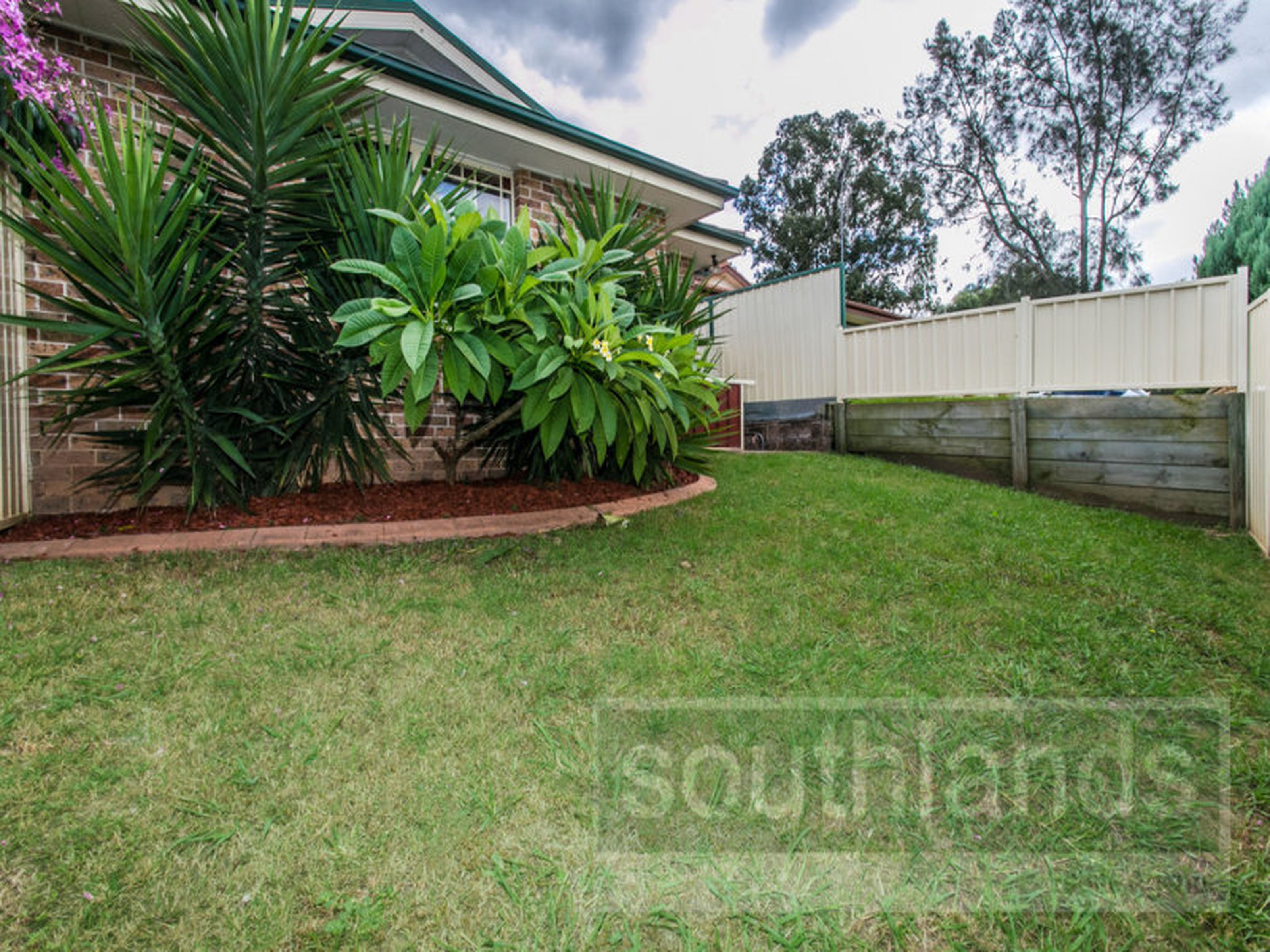 2 / 1 Barron Field Drive, GLENMORE PARK