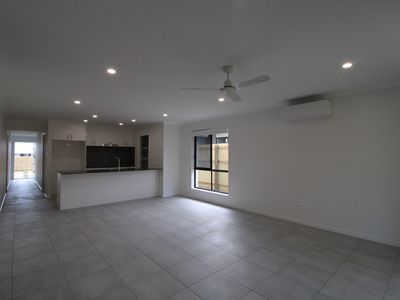 61 Waratah Cct, Greenbank