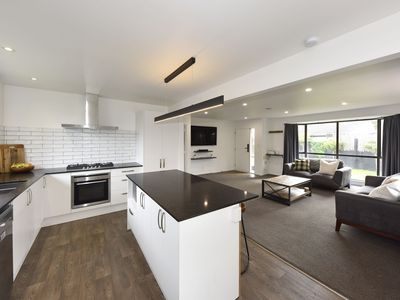 2 Edwins Way, Burwood