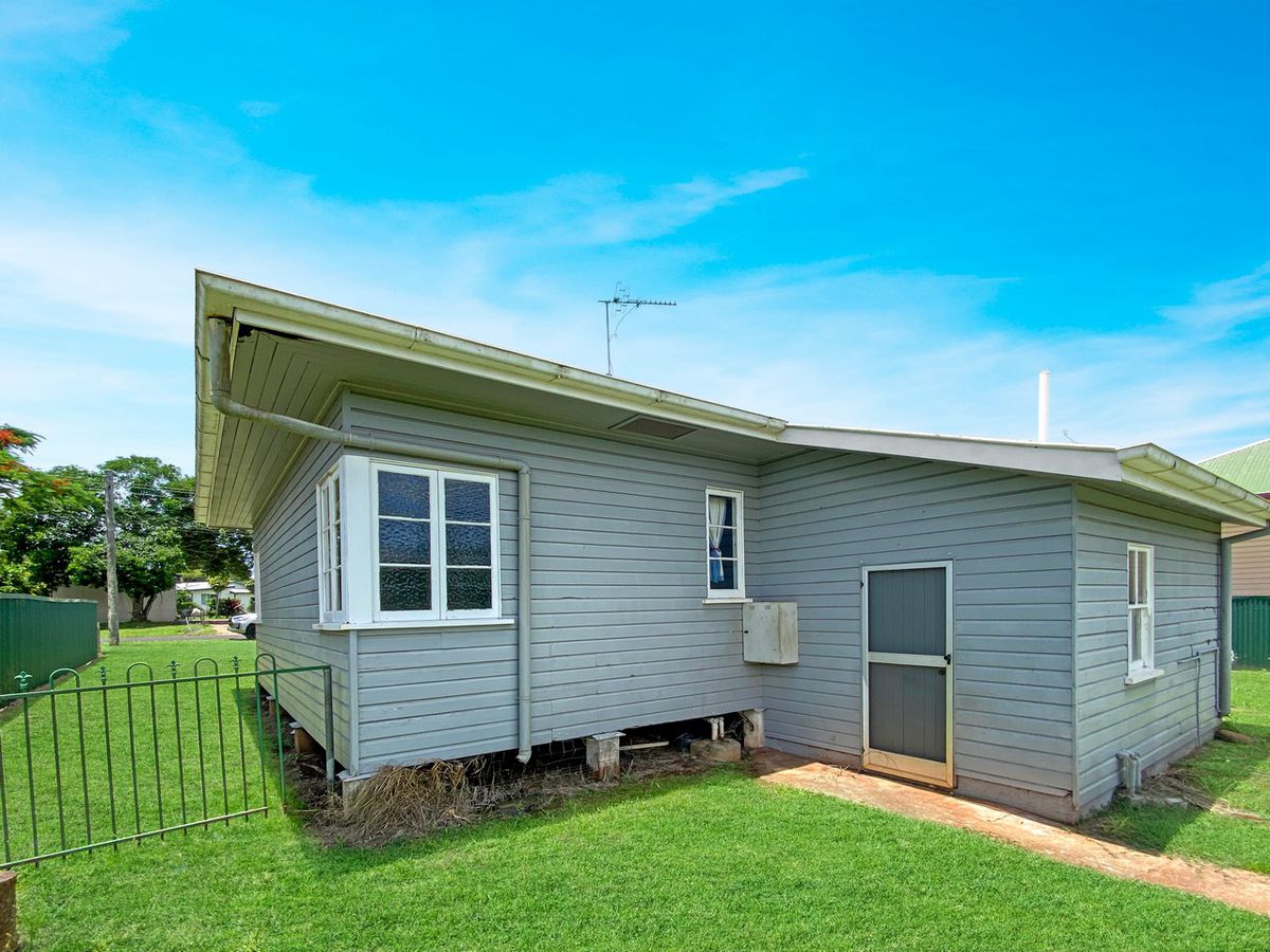 74 Planet Avenue, Atherton