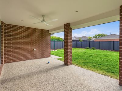 5 Niland Crescent, Point Cook