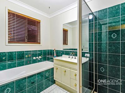 49 Macquarie Cct, Forest Lake