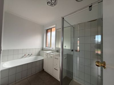 1 Greenshank Court, Werribee