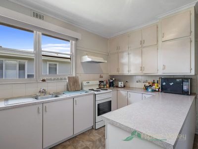12 Simmonds Street, Mount Beauty