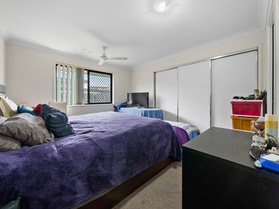 2 / 2 Darter Close, Lowood