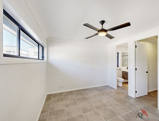 10 Hyperno St, Austral