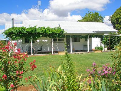 668 Barry Road, Neville