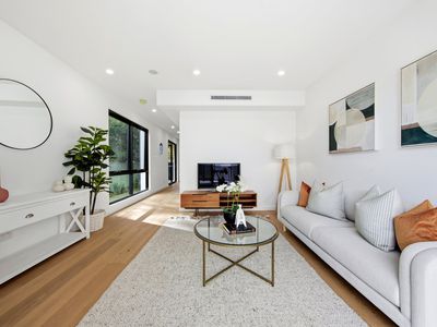 Townhouse / 9-9a Old Berowra Road, Hornsby