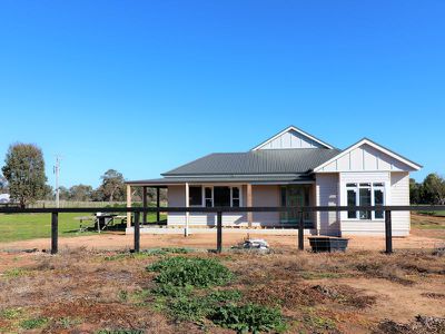 12 Farrah Place, Avenel