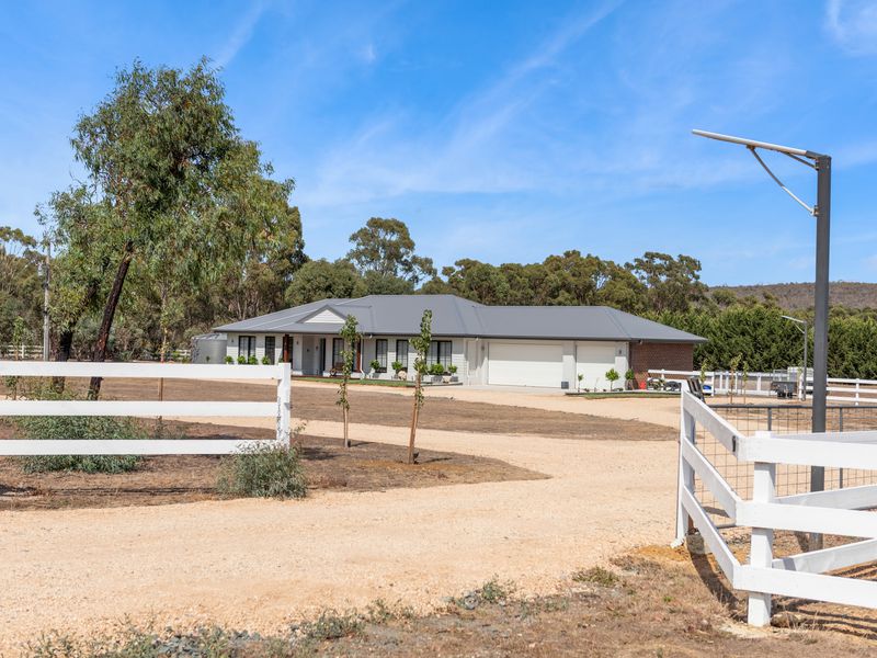 9 Hamilton Court, Heathcote
