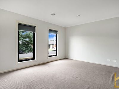 8 Honeyblossom Street, Manor Lakes