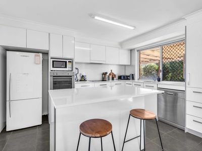 7 Razorbill St, Burleigh Waters