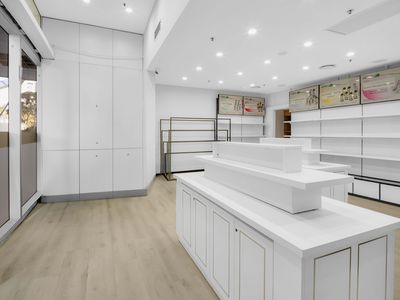 shop 9 / 3003 Surfers Paradise Boulevard, Surfers Paradise