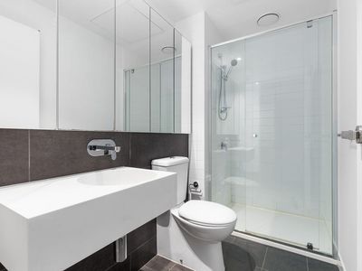 2006 / 33 Rose Lane, Melbourne