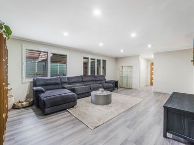 6 Moore Place, Currans Hill