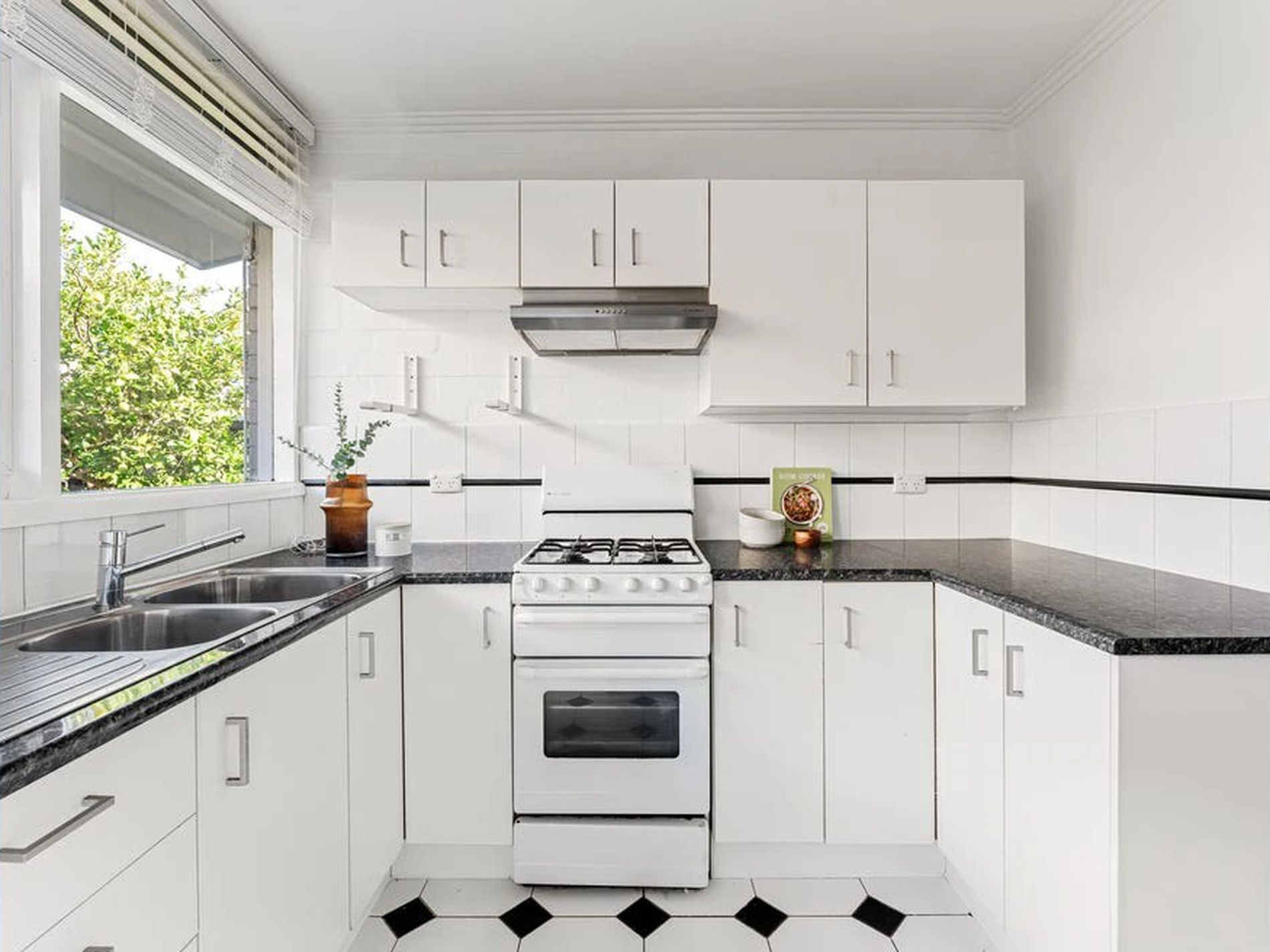 1 / 12 Embankment Grove, Chelsea