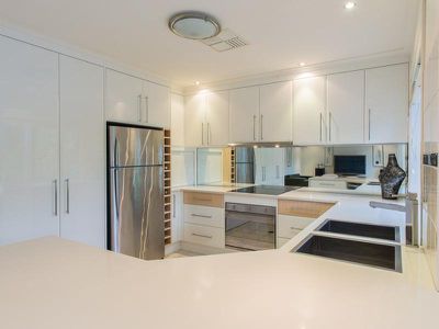 17 AVONDALE DRIVE, Wodonga