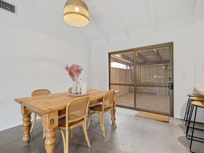 12 Cotswold Court, Rochedale South