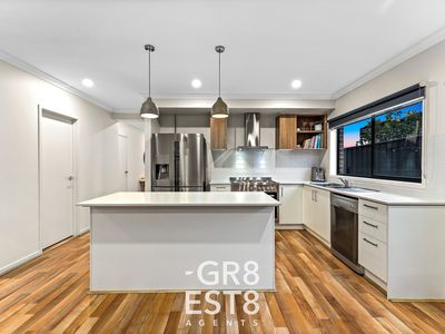 6 Glasson way, Cranbourne West