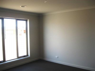 9 Deakin Court, Horsham