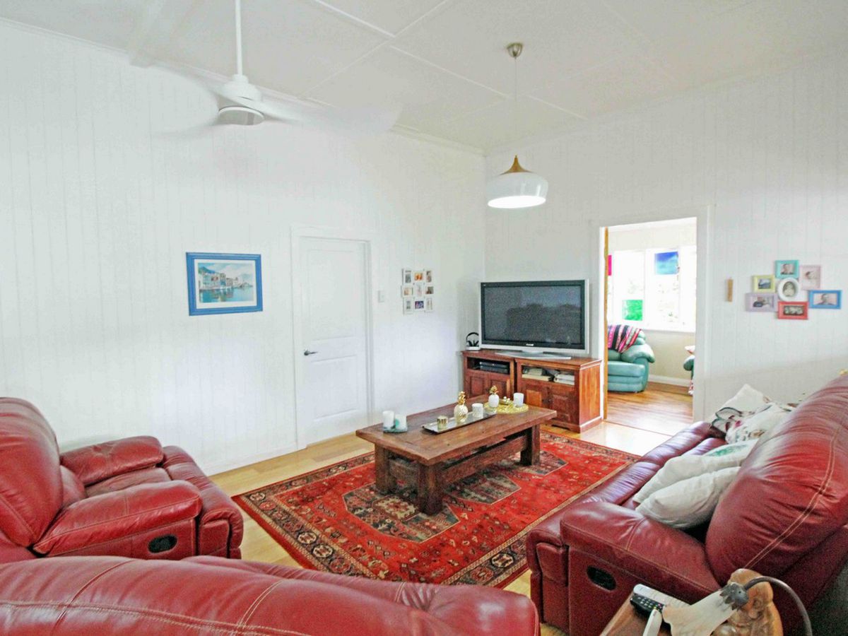 131 ROBERT STREET, Atherton