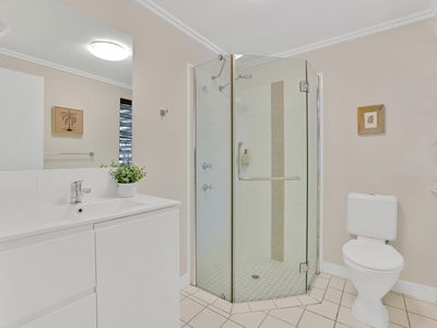 2210 / 40-42 Clifton Road, Clifton Beach