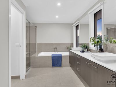 52 Graziers Crescent, Clyde North