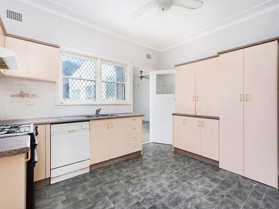 6 Goodacre Avenue, Miranda