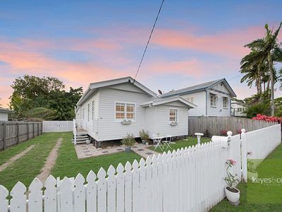 16 Estate Street, West End
