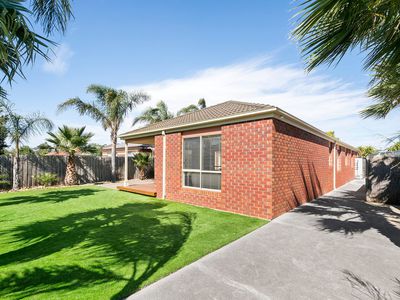 32 Macquarie Drive, Wyndham Vale