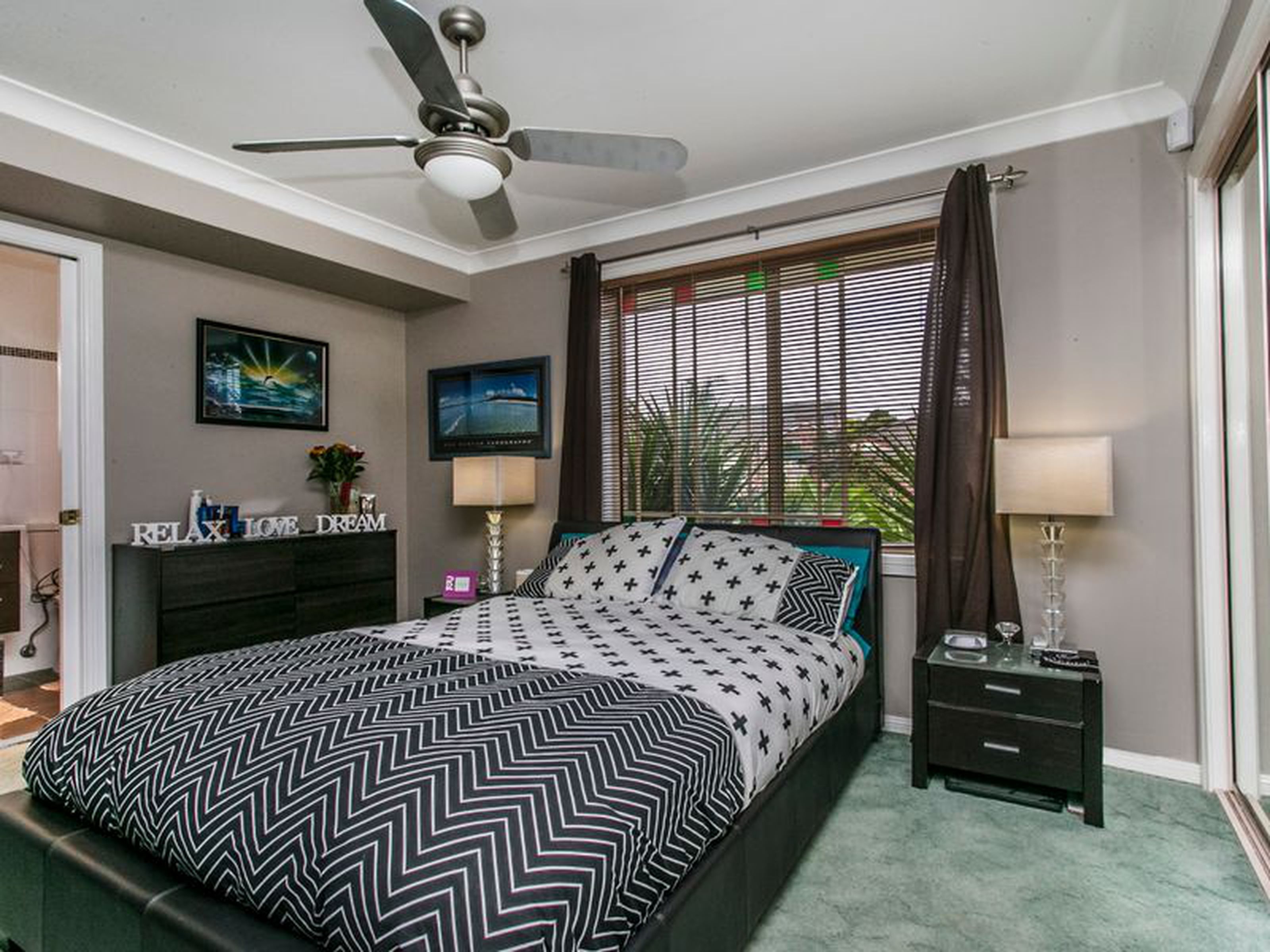 2 / 1 Barronfield Drive, GLENMORE PARK