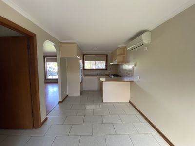 1 / 25 Tweed Court, Werribee