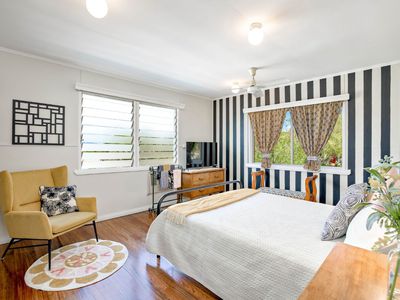 218 Toogood Road, Bayview Heights