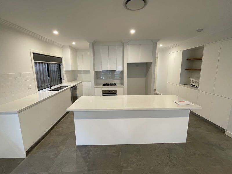 12 Meale Avenue, Gledswood Hills