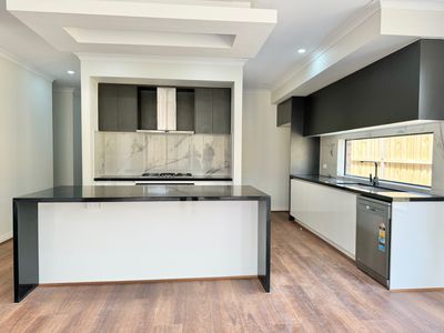 127 Plane Avenue, Mambourin