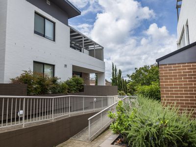 16 / 3A Stornaway Road, Queanbeyan