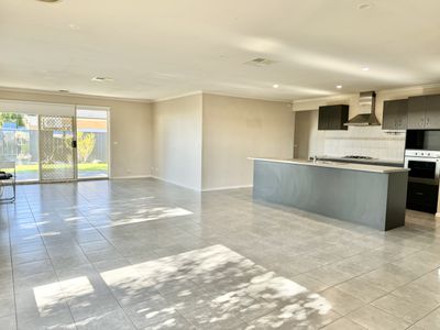 808 Armstrong Road, Manor Lakes