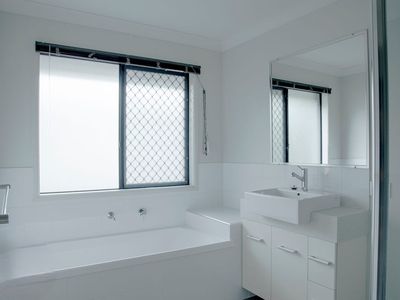 23 Waterview Court, Springfield Lakes